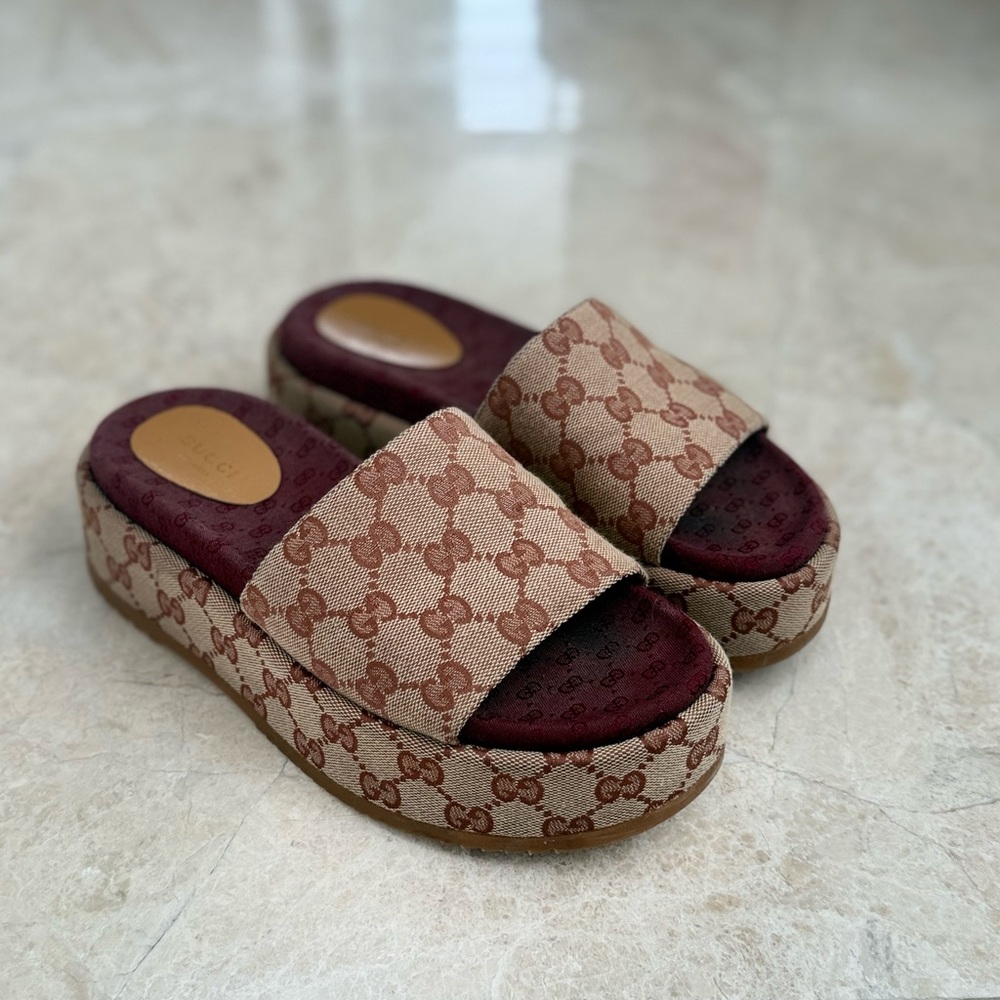 Gucci Angelina GG Canvas Flatform Slide Sandals Size 37 w/ Box